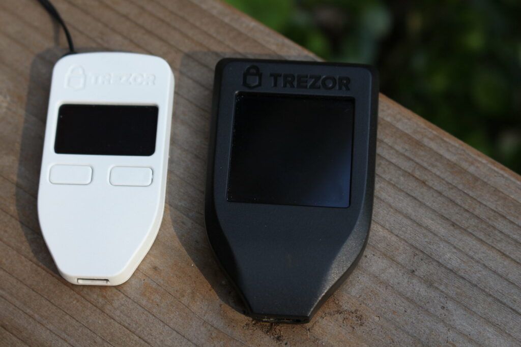 trezor one vs trezor model t design 