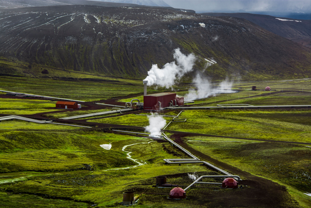 icelandic geothermal electricity plant. using geothermal power to mine bitcoin 